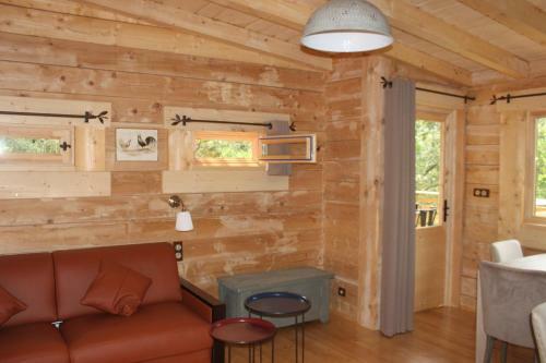 Hotel Les Cabanes Dans Les Bois