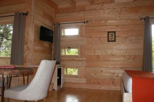 Hotel Les Cabanes Dans Les Bois