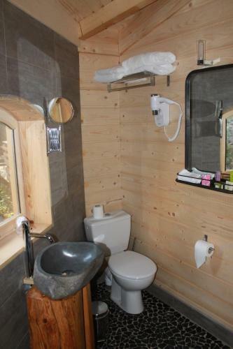 Hotel Les Cabanes Dans Les Bois