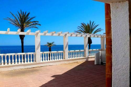 Villa Jo - Stunning Front Line Beach House.