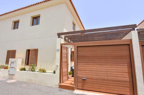 Villa Book Jet - Green Oasis Holiday House & Pool