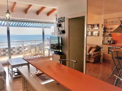 Beachfront And Peaceful Apartment