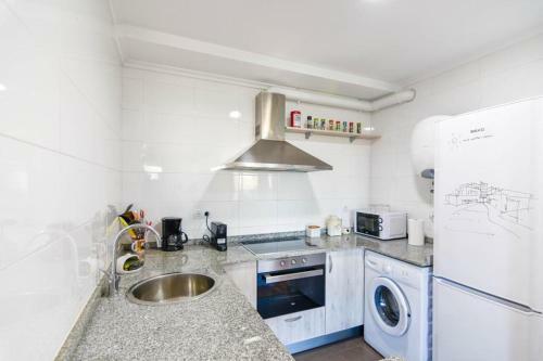 Nuevo Apartamento En Miengo Con Piscina Y Garaje