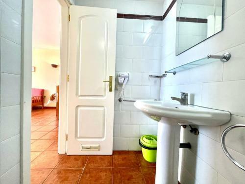 Apartamento De Un Dormitorio Con Wifi Y Piscina, Junto Al Mar