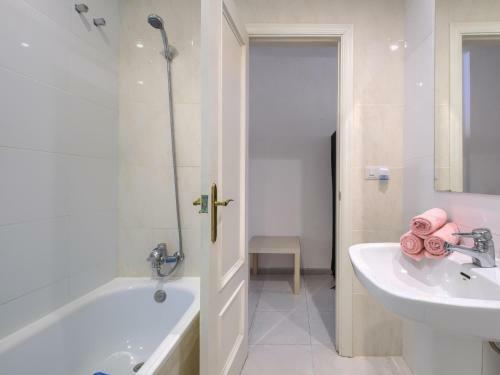 1 Bedroom Apartment In Cerros Del Aguila