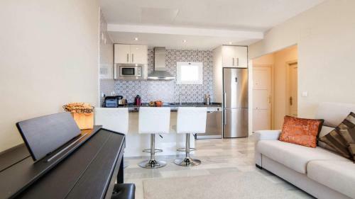 Alta Loma 2 By Rafleys - Modern 1br Apartment With Stunning Views