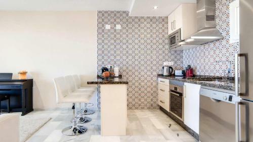 Alta Loma 2 By Rafleys - Modern 1br Apartment With Stunning Views