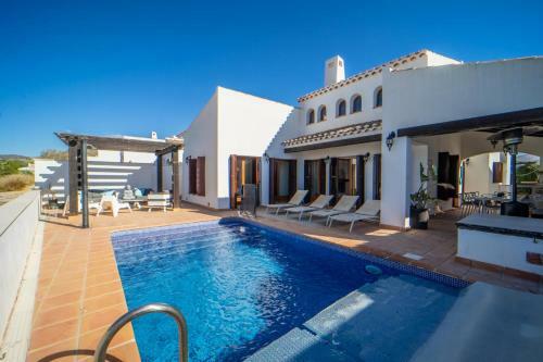 Stunning Villa With Private Heated Pool - Ri25ev