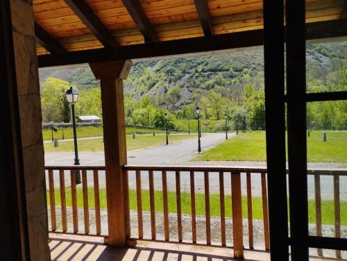 Camping La Zarapica - Palacios Del Sil