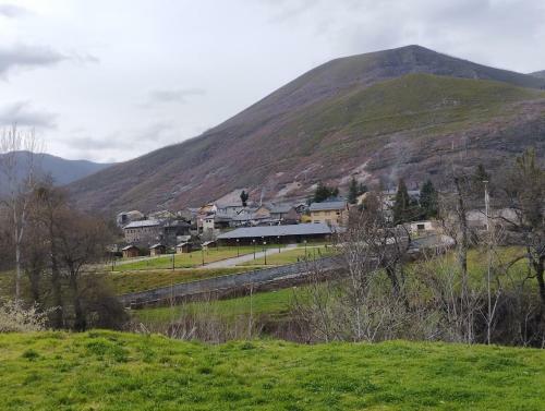 Camping La Zarapica - Palacios Del Sil