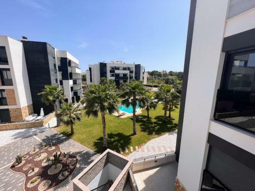 Luxury Second Floor Apartment La1