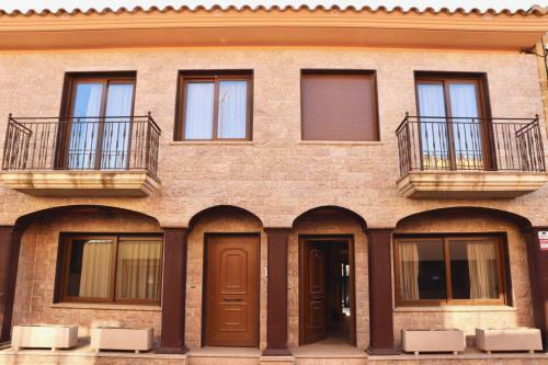 Casa B Pueblo Medieval De Pals
