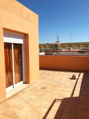 Apartamento Magn�fico �tico, Enorme Terraza, Playa Y P�rking.