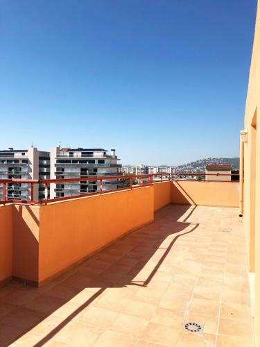 Apartamento Magn�fico �tico, Enorme Terraza, Playa Y P�rking.