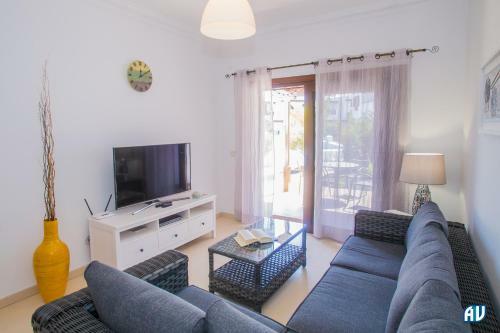 Inviting 2-bed Apartment In Playa Blanca