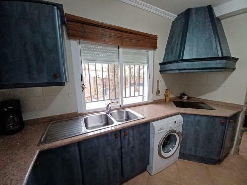 Chalet Independiente Con Amplio Jard�n Y Barbacoa At - Cc-00678