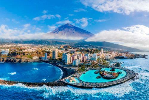 Apartamento Palmeras Playa Studio: Pools, Beach, Sun & Shore