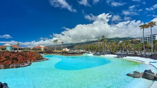 Apartamento Palmeras Playa Studio: Pools, Beach, Sun & Shore