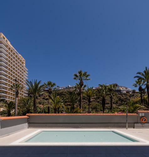 Apartamento Palmeras Playa Studio: Pools, Beach, Sun & Shore