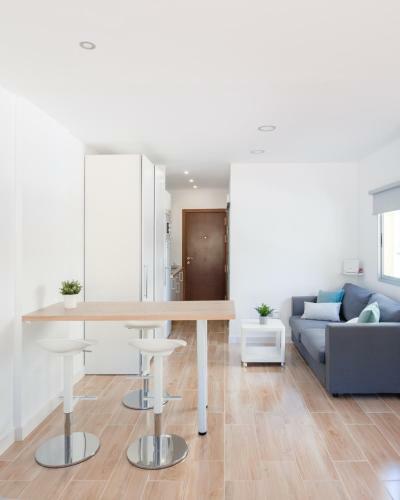 Apartamento Palmeras Playa Studio: Pools, Beach, Sun & Shore