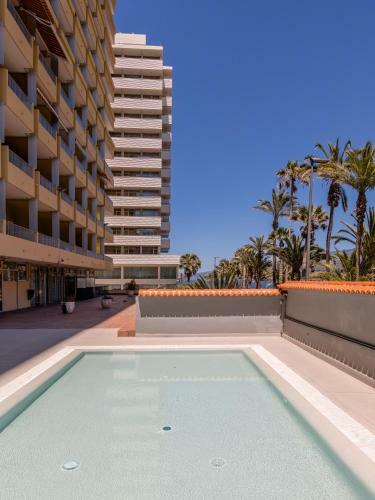 Apartamento Palmeras Playa Studio: Pools, Beach, Sun & Shore