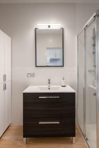 Apartamento Palmeras Playa Studio: Pools, Beach, Sun & Shore