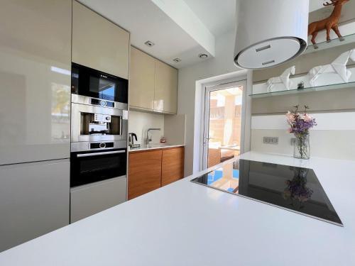 Modern Villa With Private Pool And Jacuzzi Cq1