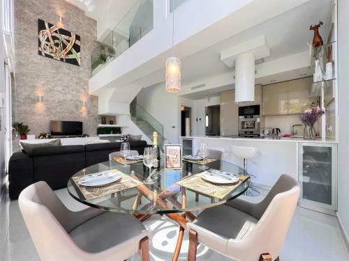 Modern Villa With Private Pool And Jacuzzi Cq1