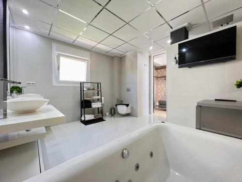 Modern Villa With Private Pool And Jacuzzi Cq1