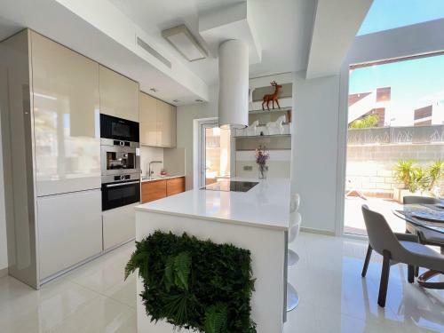 Modern Villa With Private Pool And Jacuzzi Cq1