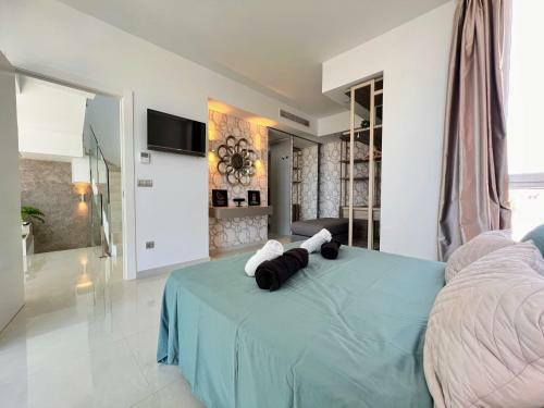 Modern Villa With Private Pool And Jacuzzi Cq1