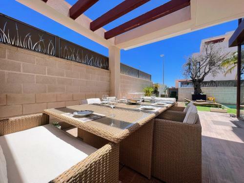 Modern Villa With Private Pool And Jacuzzi Cq1