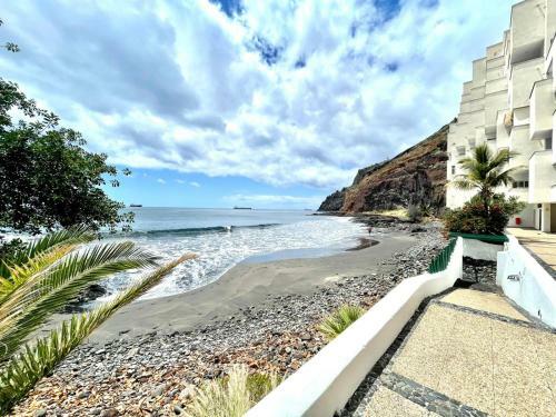 Luxury Apartment Overlooking Atlantic Ocean, Wifi