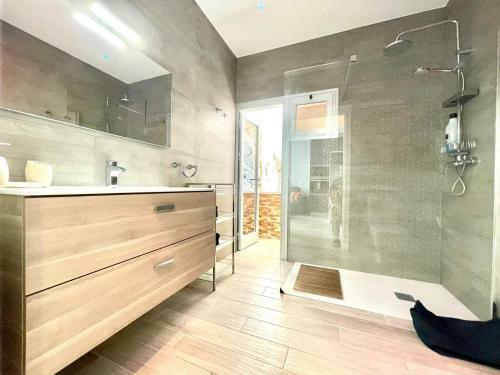 Luxury Apartment Overlooking Atlantic Ocean, Wifi