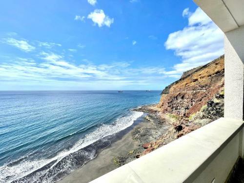 Luxury Apartment Overlooking Atlantic Ocean, Wifi