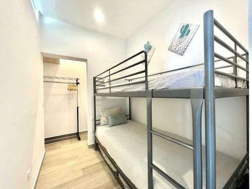 Luxury Apartment Overlooking Atlantic Ocean, Wifi