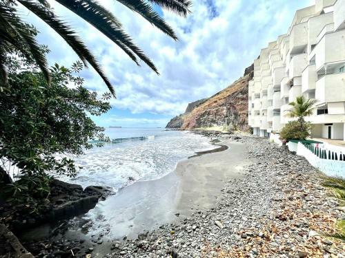 Luxury Apartment Overlooking Atlantic Ocean, Wifi