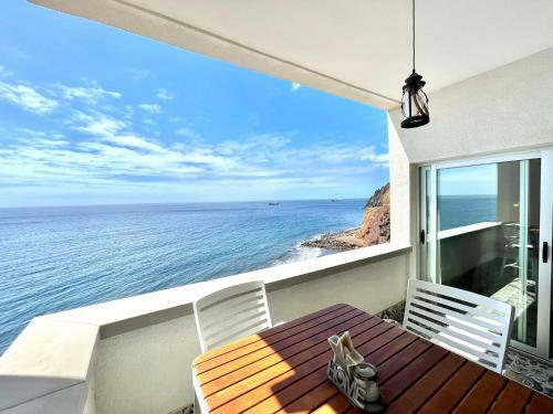 Luxury Apartment Overlooking Atlantic Ocean, Wifi