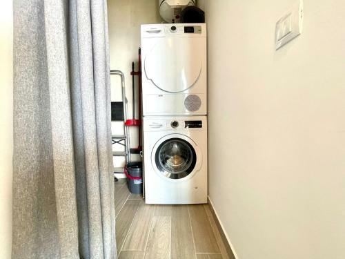 Luxury Apartment Overlooking Atlantic Ocean, Wifi