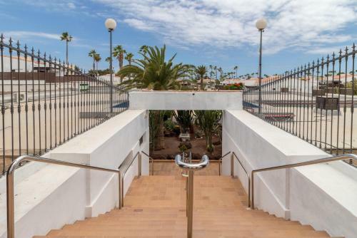 Flatguest - Manoly Da Costa