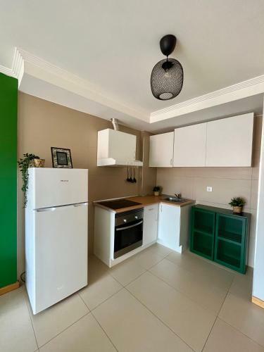 Verde, Amplio Apartamento Con Terraza Y Piscina.