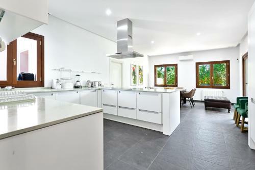 Yolo Spaces - Sotogrande - White House Villa
