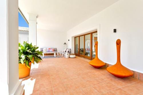 Yolo Spaces - Sotogrande - White House Villa