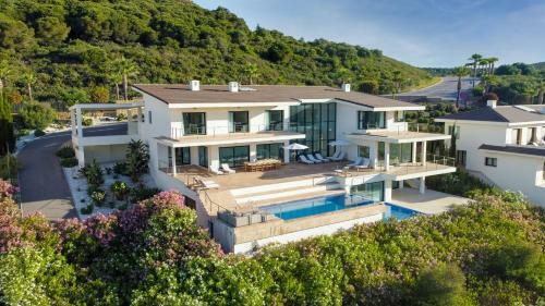 Spectacular Luxury Villa In Complete Silence