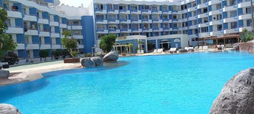Luminoso Apartamento Con Piscina