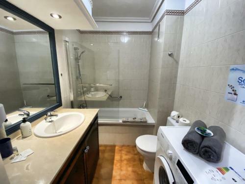 Walk To Golf Heated Pool Apartment
