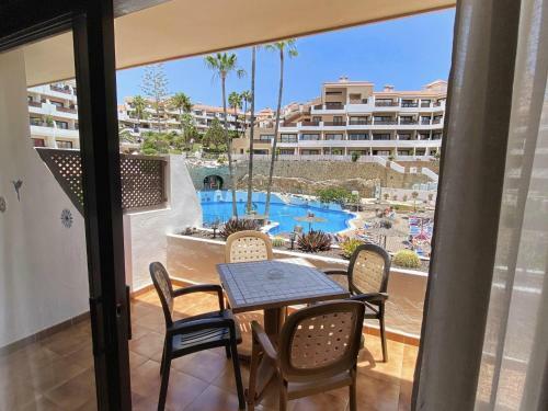 Walk To Golf Heated Pool Apartment