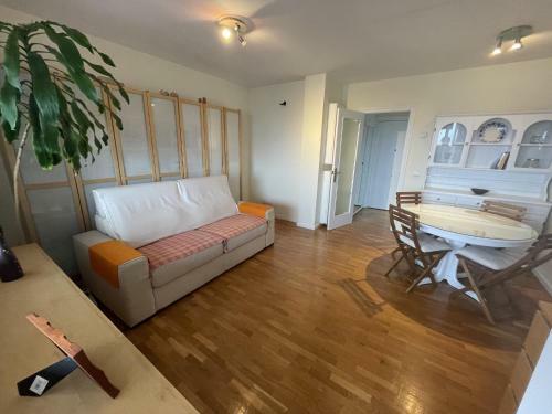 Coqueto Apartamento Con Terraza Y Piscina
