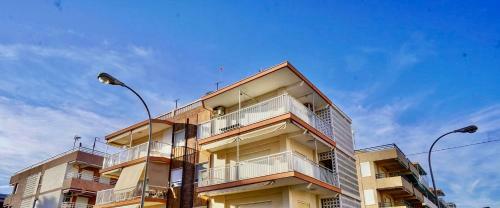 Three Bedroom Top Apartment By The Beach