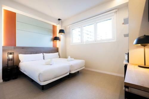 Hostal Urbaia Rooms